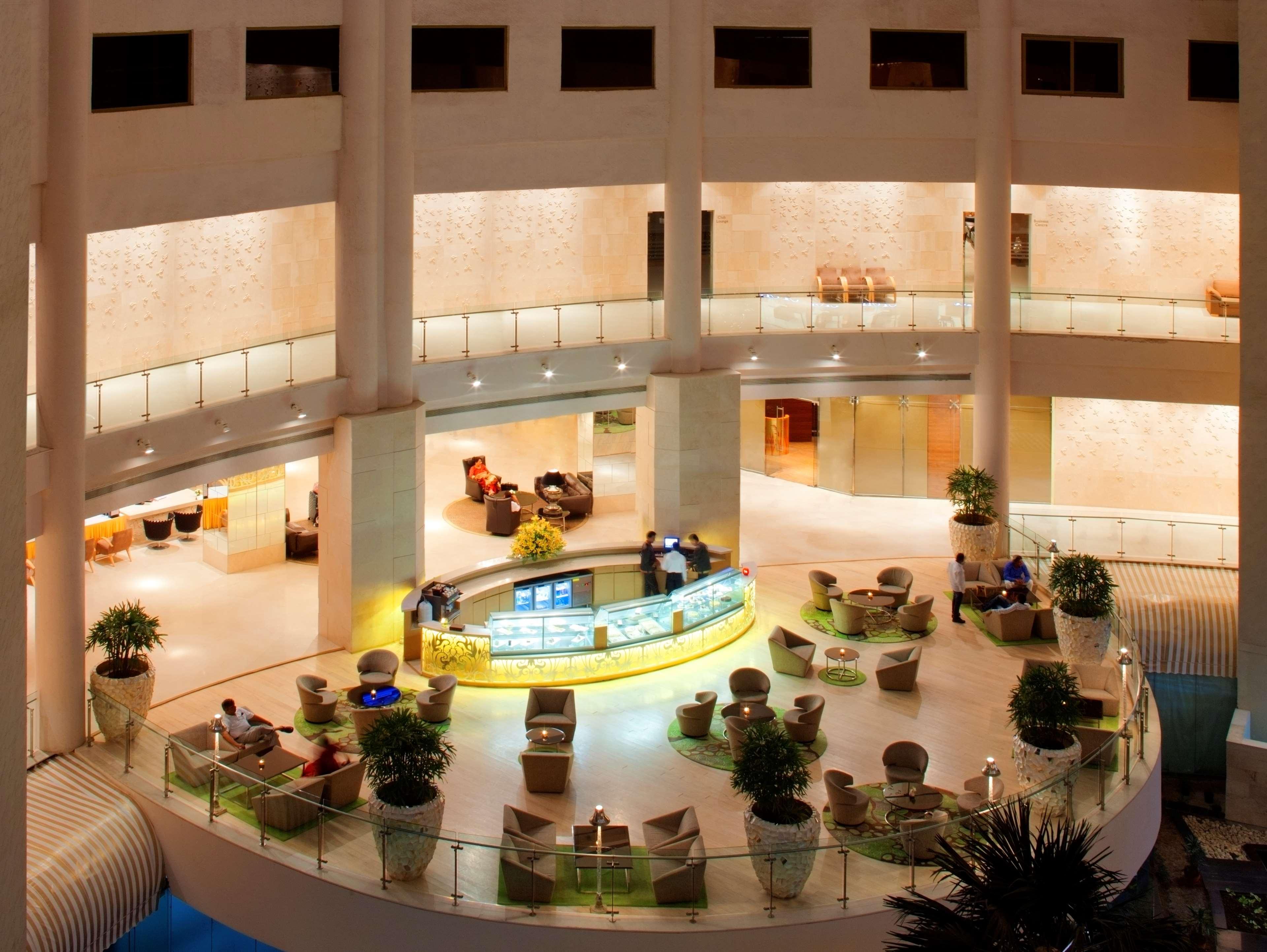 Radisson Blu Hotel New Delhi Dwarka Eksteriør bilde The lobby of the hotel
