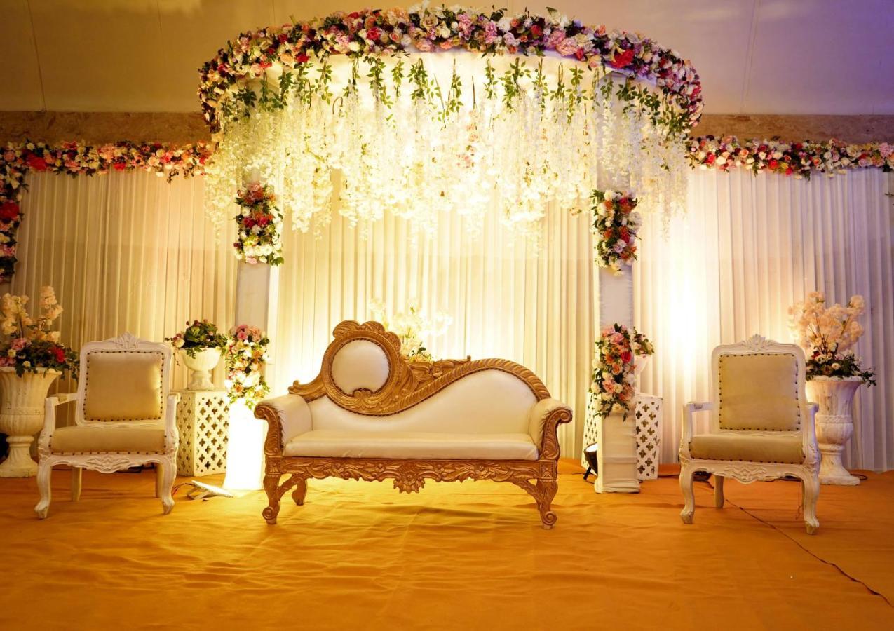 Radisson Blu Hotel New Delhi Dwarka Eksteriør bilde A modern Malay wedding reception