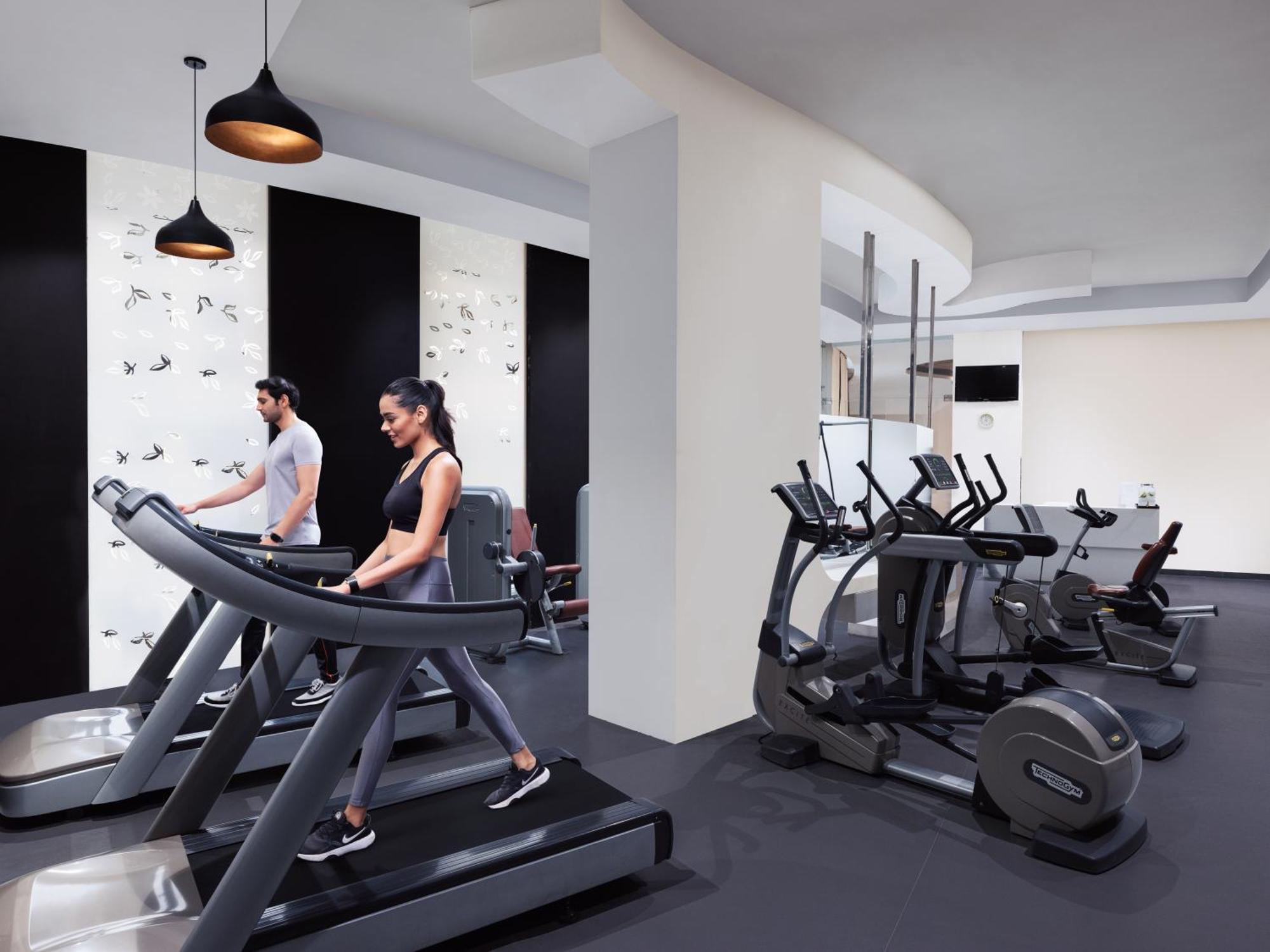 Radisson Blu Hotel New Delhi Dwarka Eksteriør bilde The gym at the hotel