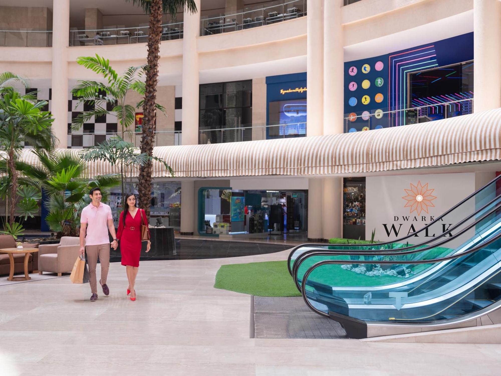Radisson Blu Hotel New Delhi Dwarka Eksteriør bilde The Walk