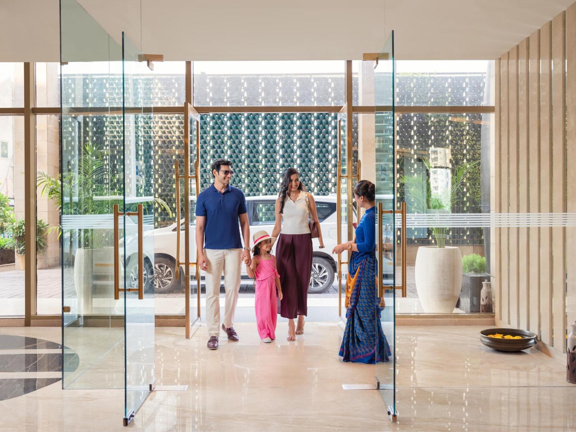 Radisson Blu Hotel New Delhi Dwarka Eksteriør bilde The Oberoi, Mumbai