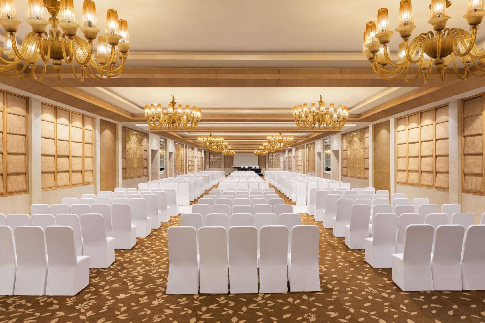Radisson Blu Hotel New Delhi Dwarka Eksteriør bilde The Royal Hall