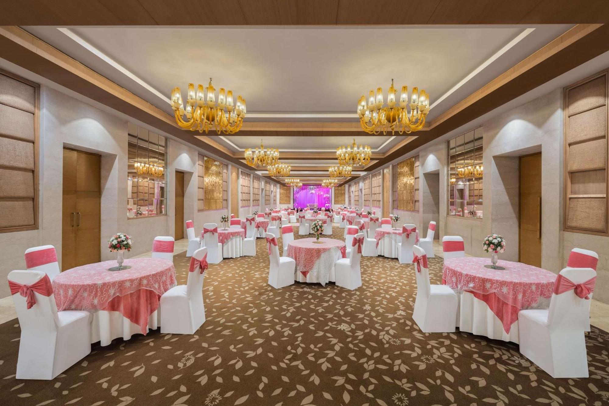 Radisson Blu Hotel New Delhi Dwarka Eksteriør bilde The Grand Ballroom