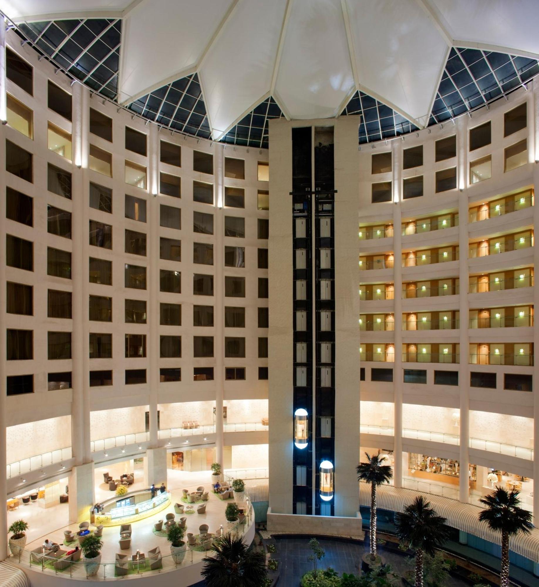 Radisson Blu Hotel New Delhi Dwarka Eksteriør bilde The interior of the hotel