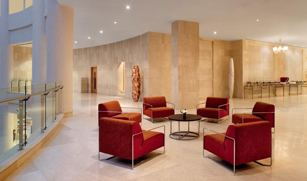 Radisson Blu Hotel New Delhi Dwarka Eksteriør bilde The interior of the hotel